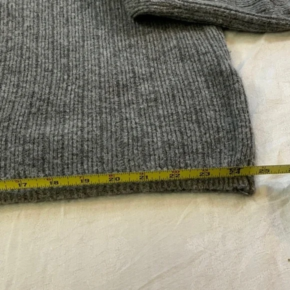 Dkny gray sweater, size XXL - Picture 5 of 10